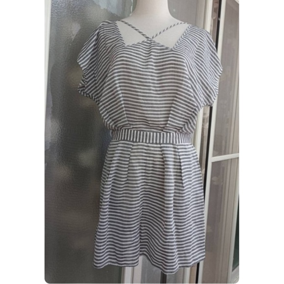 NEW BCBGeneration BCBG  Striped Strap Front Open Back Romper sz  M - Picture 5 of 17